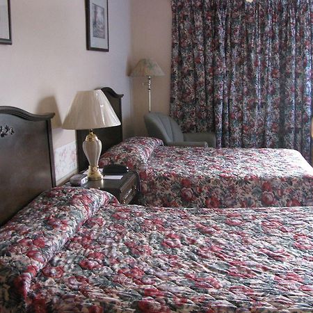 Chipican Motel Sarnia Esterno foto