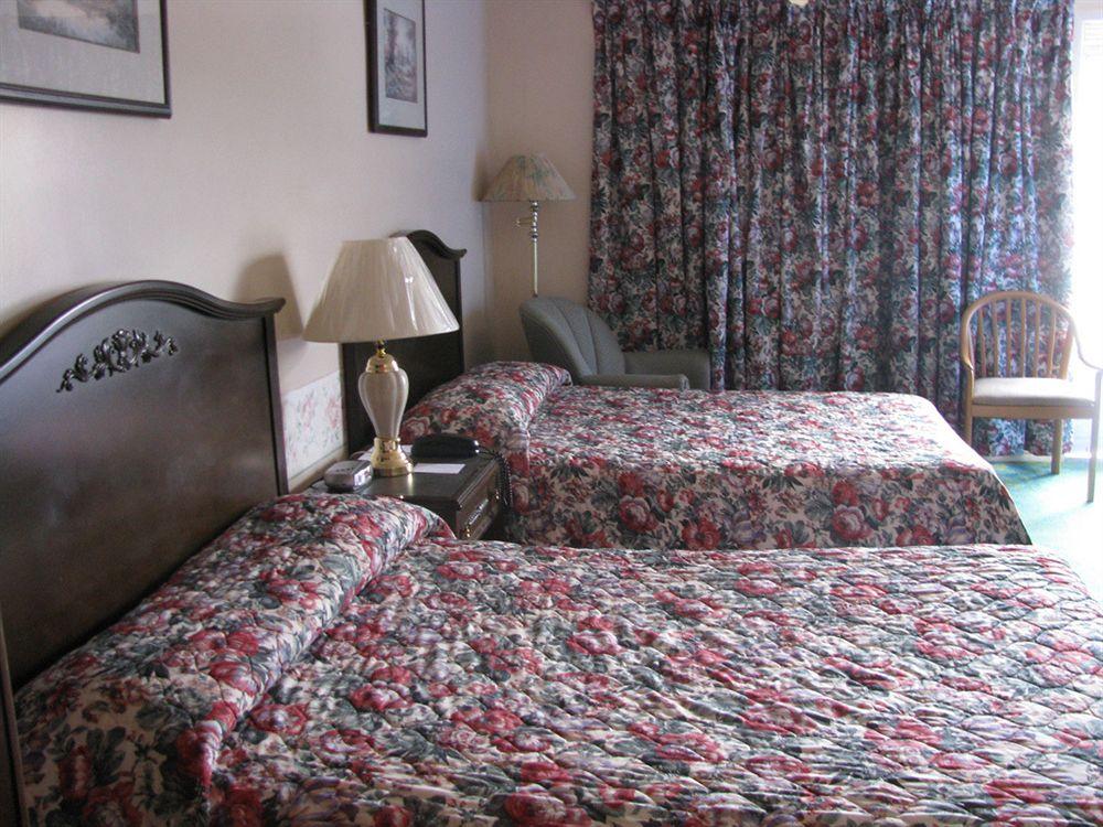 Chipican Motel Sarnia Esterno foto