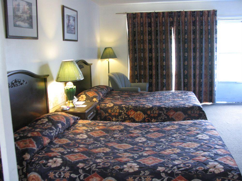 Chipican Motel Sarnia Esterno foto